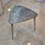 میز عسلی مثلثی نقره ای - تصویر 3