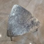 میز عسلی مثلثی نقره ای - تصویر 2